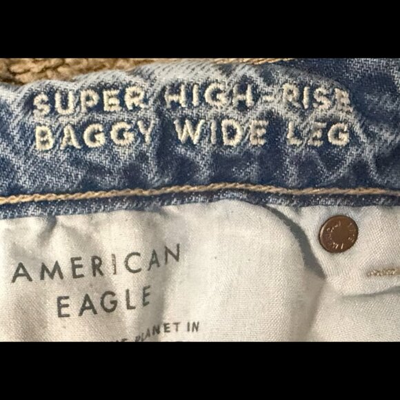 American Eagle Jeans Womens sz.16S Super High Rise Baggy Wide Leg Distressed Hem - Picture 3 of 6
